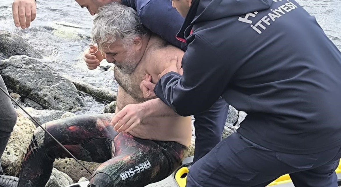 Bacağında zıpkınla hastaneye götürüldü