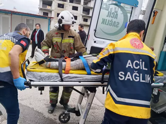 Asansör boşluğuna düşerek yaralandı.