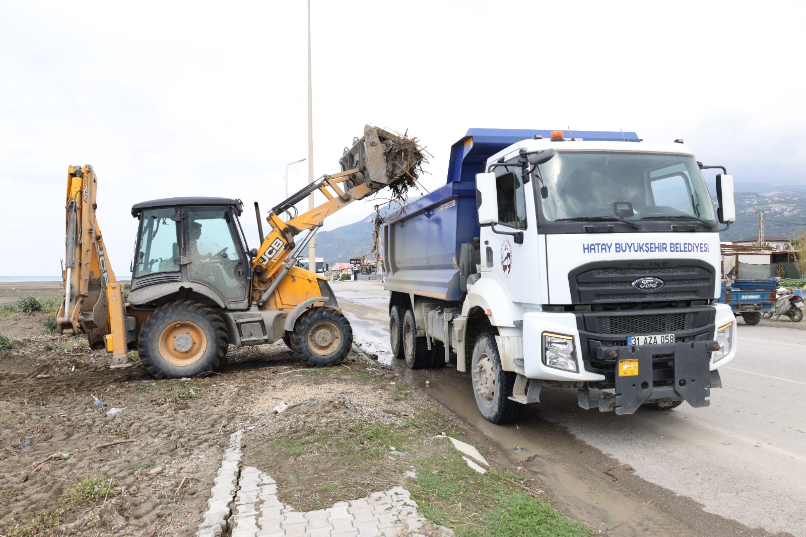HBB Sahil kesimlerinde temizlik yaptı