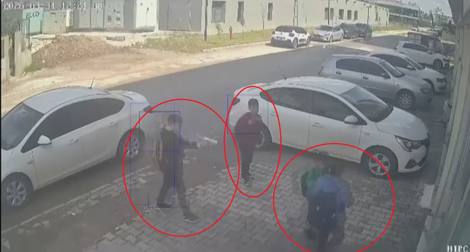 3 çocuk  akranlarını darp ettiler