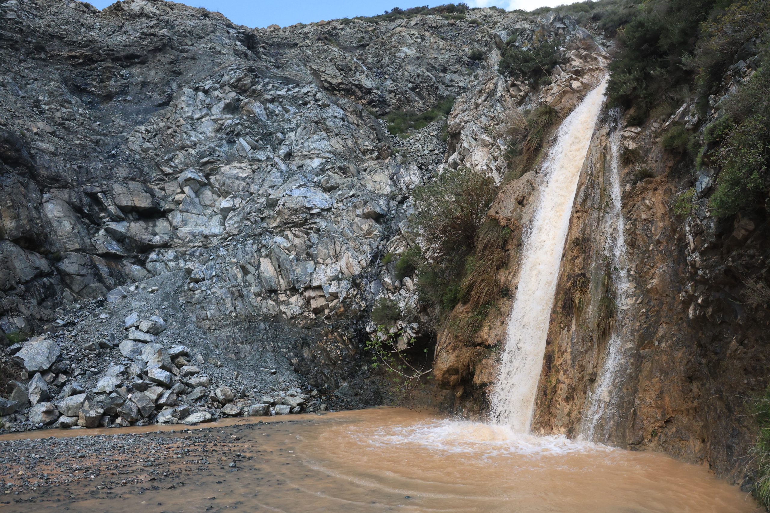 Şarlak Şelalesi yağışlarla  yeniden Akıyor