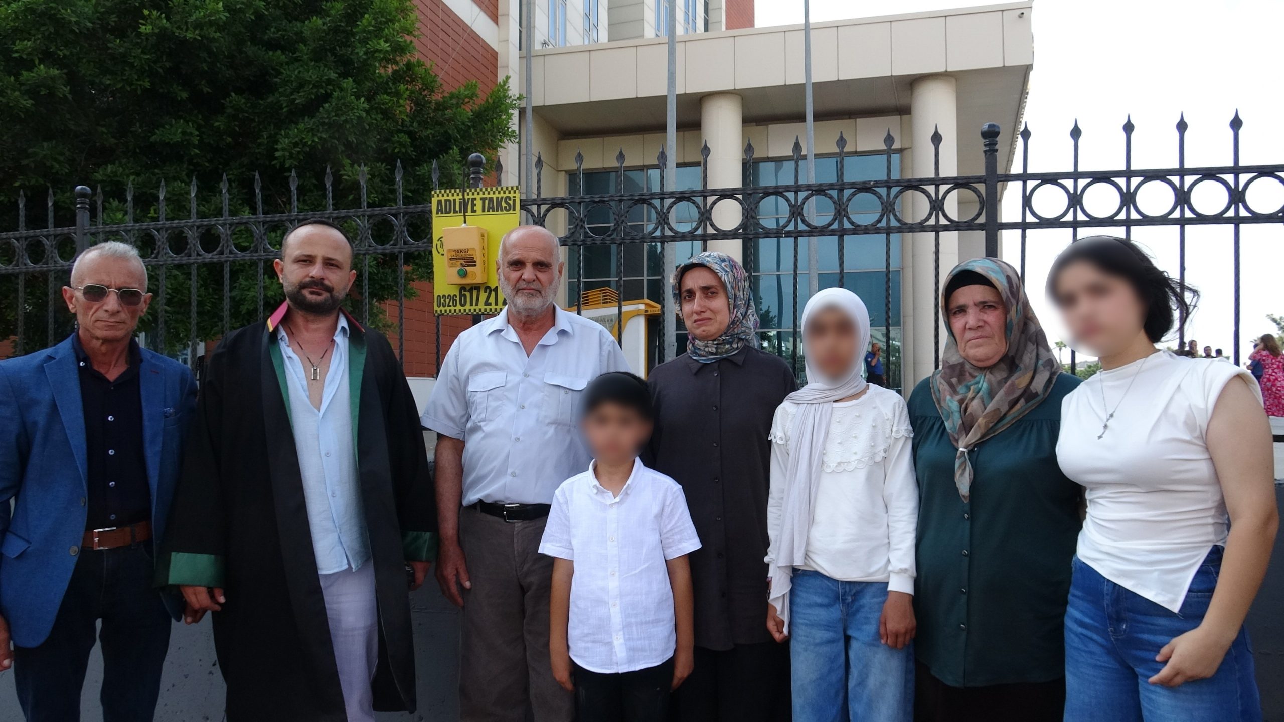 DÜĞÜN SONRASI YAŞANAN OTOPARK KAVGASINDA 3 ÇOCUK BABASI EVLATLARININ GÖZÜ ÖNÜNDE BAŞINDAN VURULARAK CAN VERDİ ACILI EŞ EMİNE EKMEN: “ÇOCUKLARIM GÖZLERİ ÖNÜNDE BABALARININ VURULDUĞUNU GÖRDÜLER” ASYA YAĞMUR EKMEN: “HERKESİN BABASI GELDİĞİNDE ONA SARILIRKEN BEN BABAMIN MEZARINA GİDİP AĞLIYORUM”