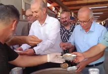 Esnaf Teşkilatı Vatandaşlara Aşure Dağıttı