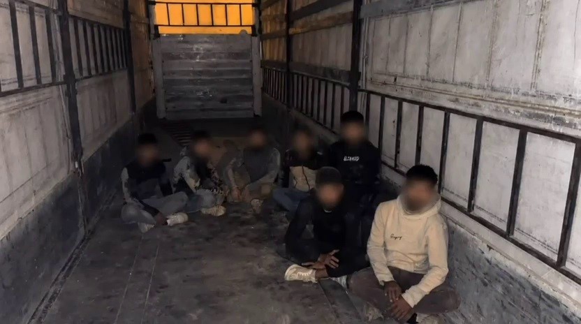 Tır dorsesinde  7 göçmen yakalandı