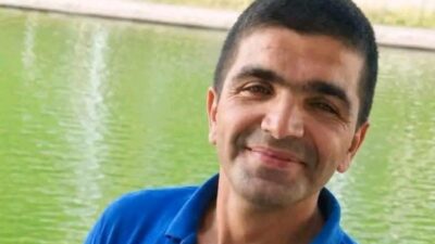 YOLUNU GÖZLEDİĞİ İKİ ÇOCUĞUNUN BABASI KAZADA CAN VERDİ HATAY’DA TRAFİK KAZASI: 2 ÖLÜ