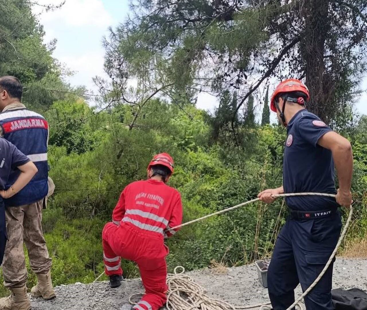 Dörtyol’da Otomobil Uçuruma Uçtu