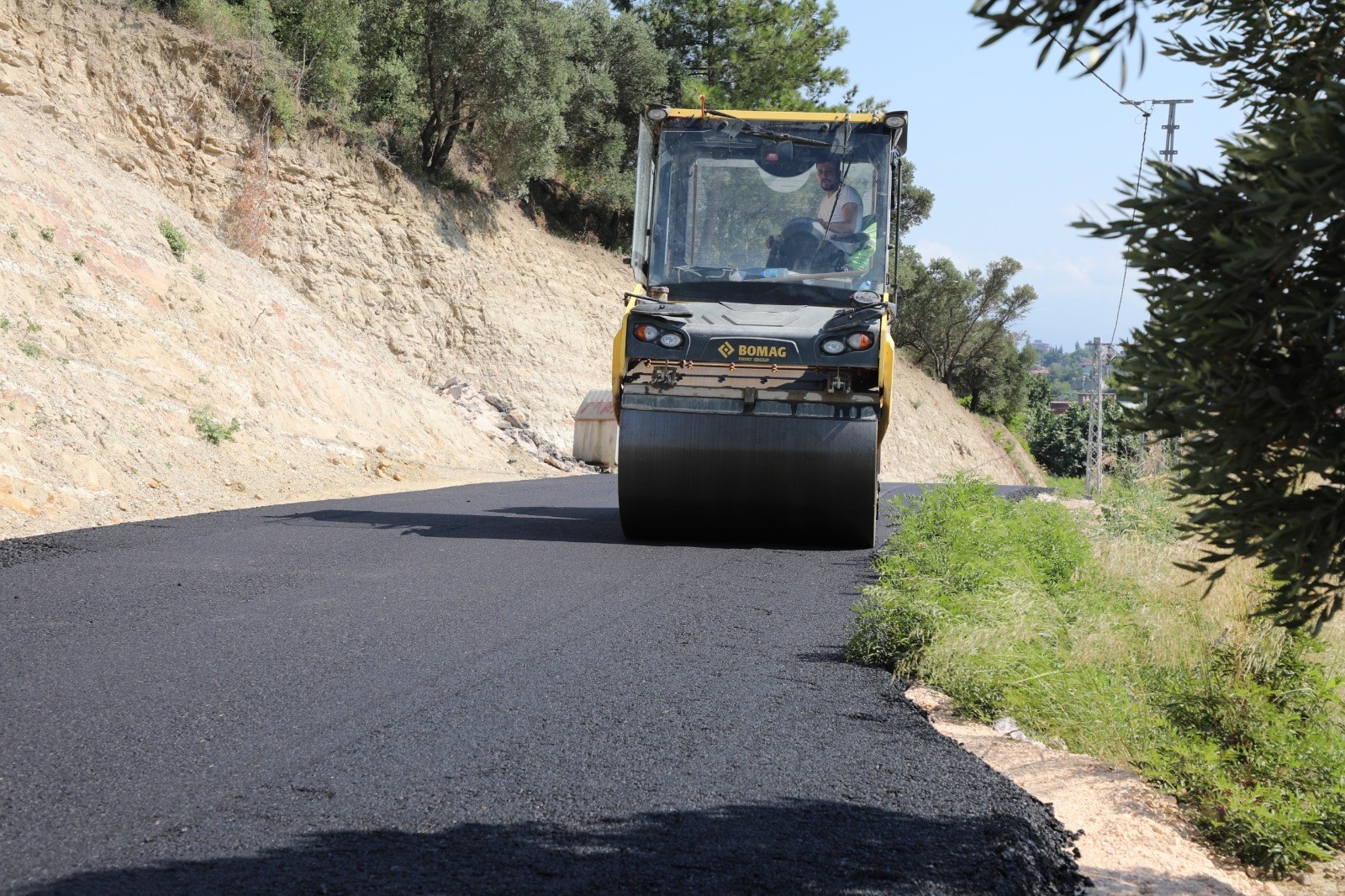 Antakya ve Defne’de Yollar Yenileniyor
