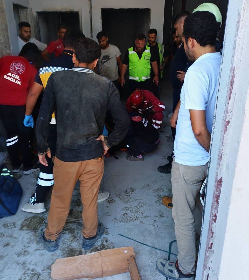 Asansör Boşluğuna Düşen İşçi Yaralandı