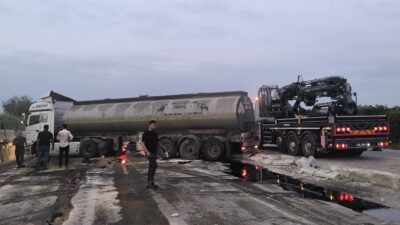 ERZİN’DE YAKIT YÜKLÜ TANKER DEVRİLDİ