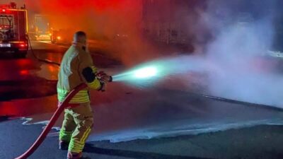TIR DORSESİNDE ÇIKAN YANGIN BÜYÜMEDEN SÖNDÜRÜLDÜ
