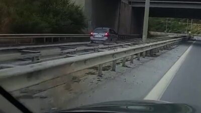 OTOYOLDA TERS ŞERİTTE İLERLEYEN OTOMOBİL HAYRETE DÜŞÜRDÜ