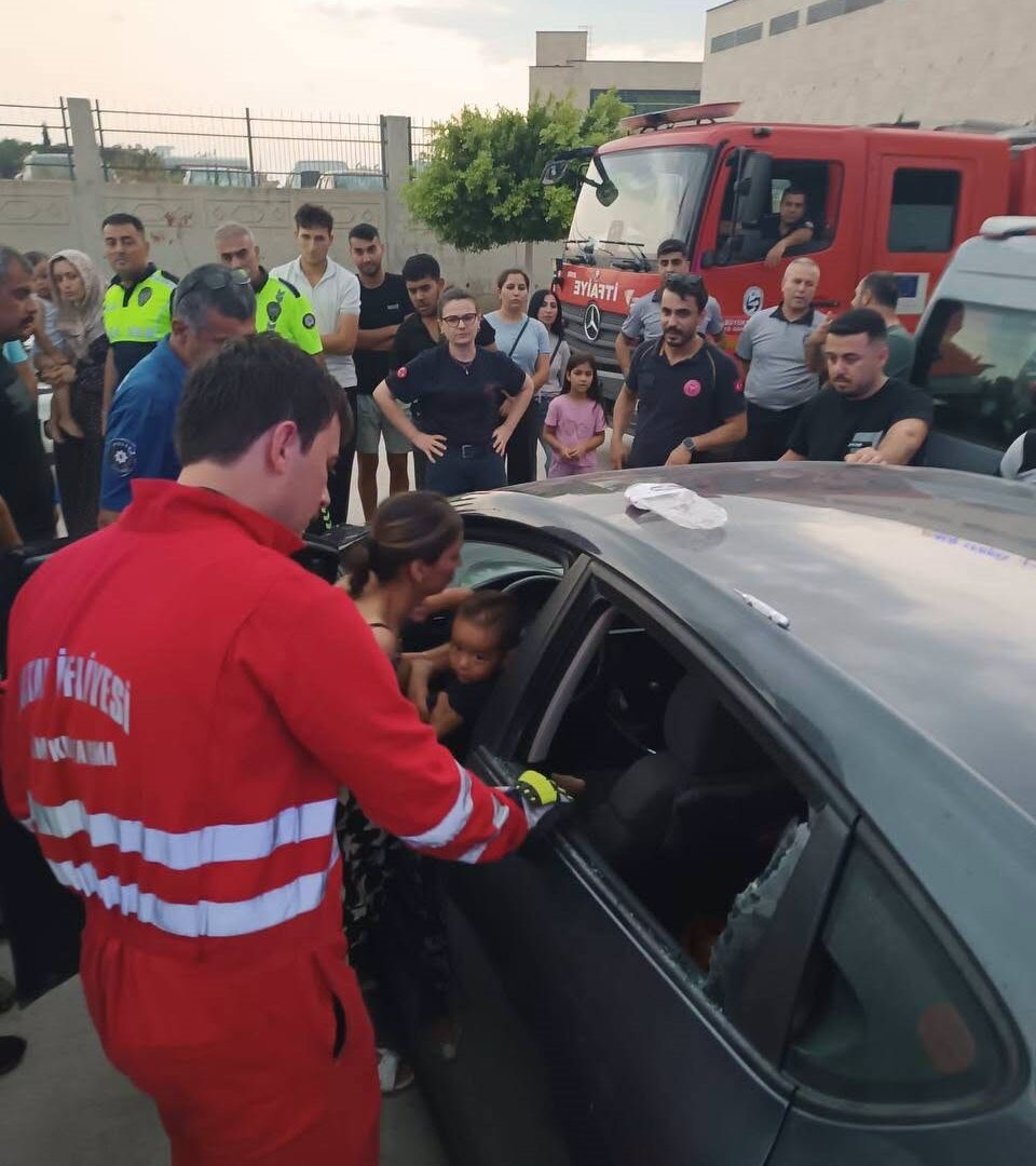 Araçta Mahsur Kalan Çocuk Kurtarıldı