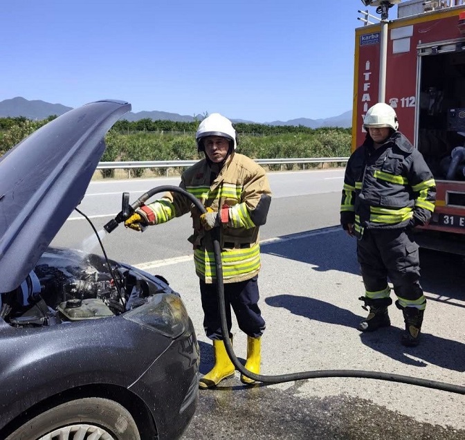 Seyir Halindeki Otomobil Alev Aldı