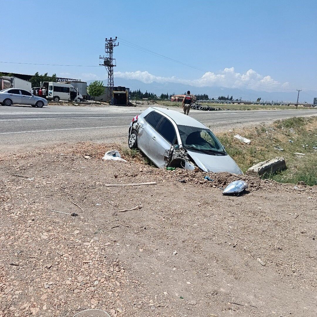 Kumru’da Otomobil Devrildi
