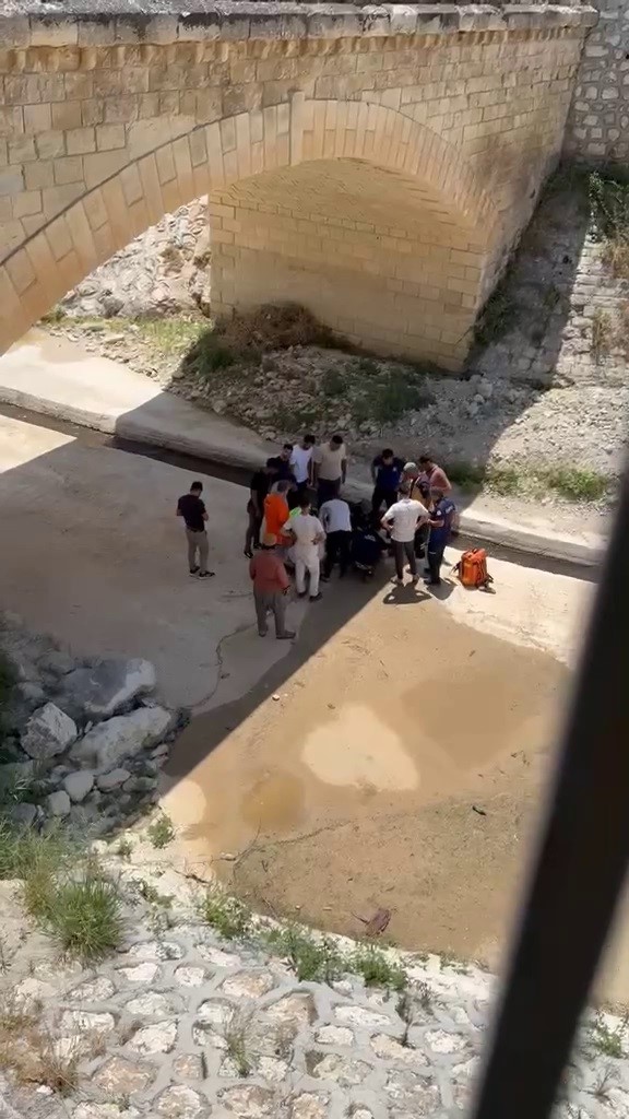 Köprüden Uçan Çocuk Yaralandı