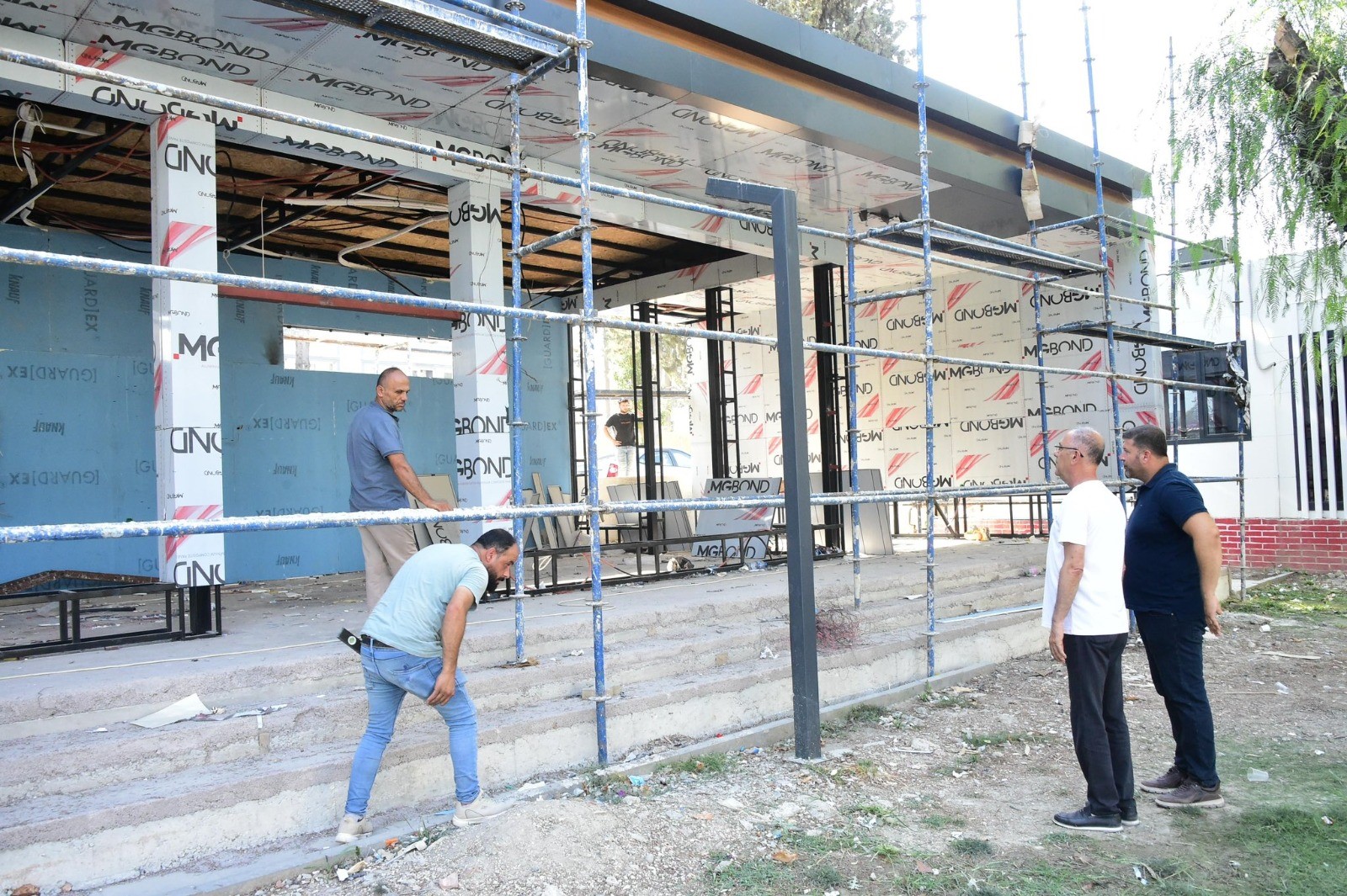 Yapar İncelemelerde Bulundu