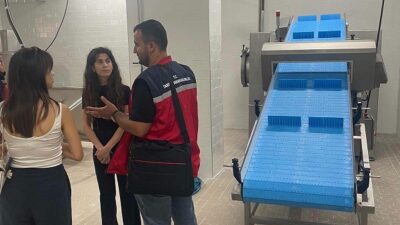 HATAY’DA EVCİL HAYVAN YAŞ MAMA ÜRETİM TESİSİNDE DENETİM GERÇEKLEŞTİRİLDİ
