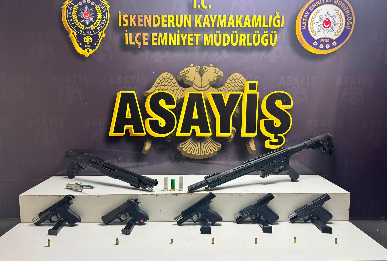 Ruhsatsız silah ve mühimmat ele geçirildi
