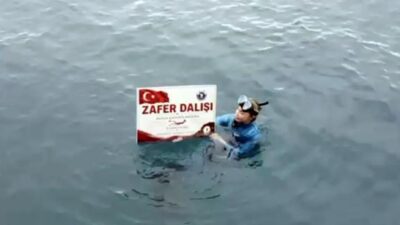Şahika Ercümen, Karamağara Koyu’nda ‘Zafer Dalışı’ yaptı