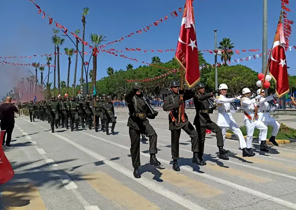 İskenderun’da Zafer Bayramı kutlandı
