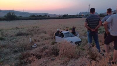 İSKENDERUN’DA OTOMOBİL TARLAYA UÇTU