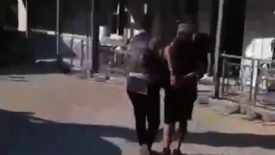 MOTOSİKLETLİ HIRSIZLAR ÖNCE KAMERAYA SONRA POLİSE YAKALANDI