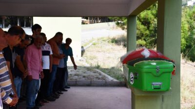 OTOMOBİLİN TIRIN ALTINA GİRDİĞİ FECİ KAZADA CAN VEREN ECEM GELİNLİĞİYLE SON YOLCULUĞUNA UĞURLANDI