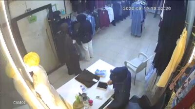 MÜŞTERİ GİBİ GELDİKLERİ MAĞAZADA ÇALIŞANI OYALAYIP, BİN LİRAYI ÇALDILAR İŞ YERİ SAHİBİ MAHMUT CEMİLOĞLU: “KASADA DAHA FAZLA MİKTAR VARDI AMA BİN LİRA ALMALARINA ŞAŞIRDIM”