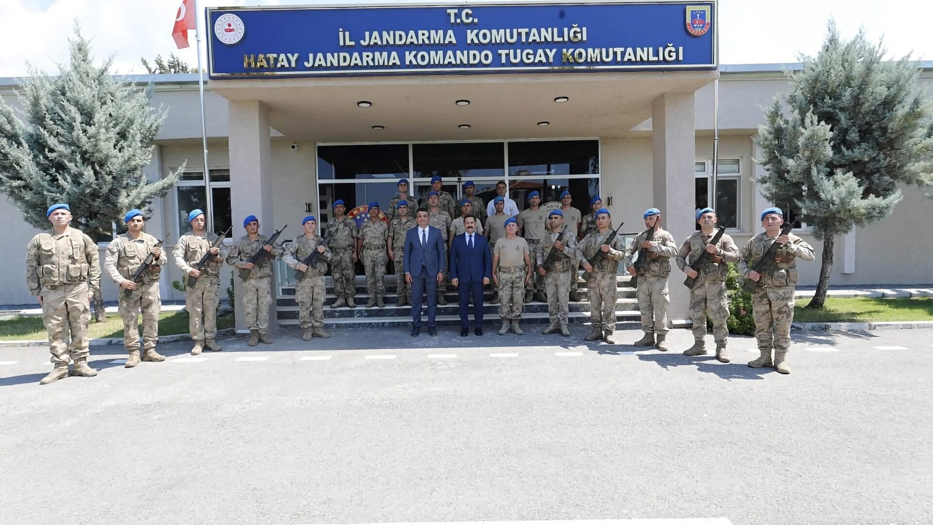  Vali Masatlı,  komandolarla buluştu