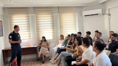 DEFNE İLÇE SAĞLIK MÜDÜRLÜĞÜ’NDE YANGIN VE İLK MÜDAHALE EĞİTİMİ VERİLDİ