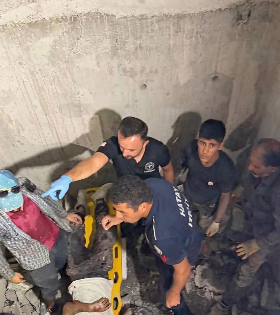 Asansör boşluğuna düşen işçi yaralandı