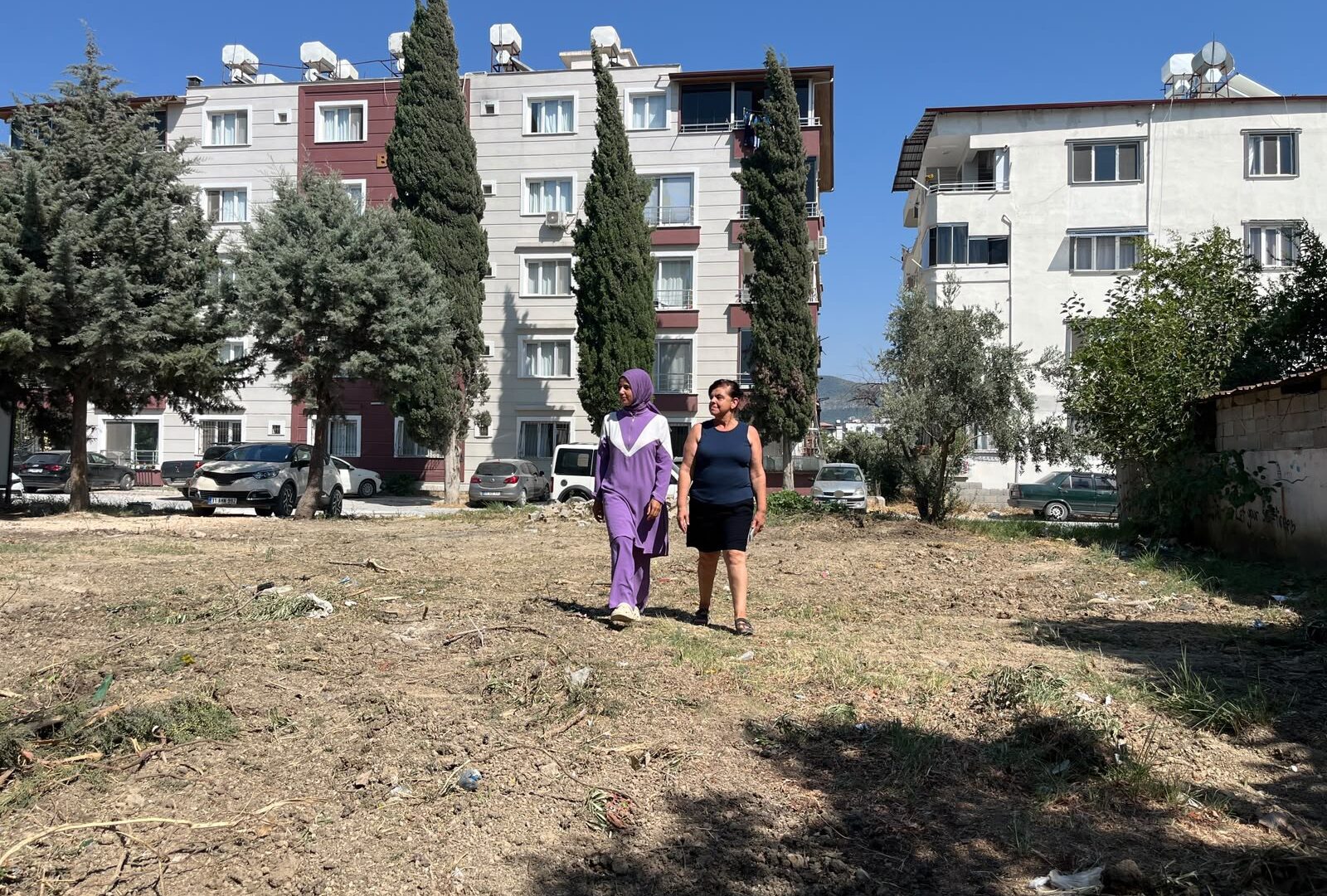 Parktaki ağaçların sökülmesine  tepki
