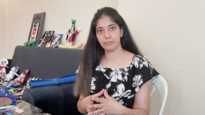 BİPOLAR HASTASI BAHTINUR, ATIK MALZEMELERİ DEPREMZEDE ÖKSÜZ VE YETİM ÇOCUKLAR İÇİN UMUDA DÖNÜŞTÜRÜYOR
