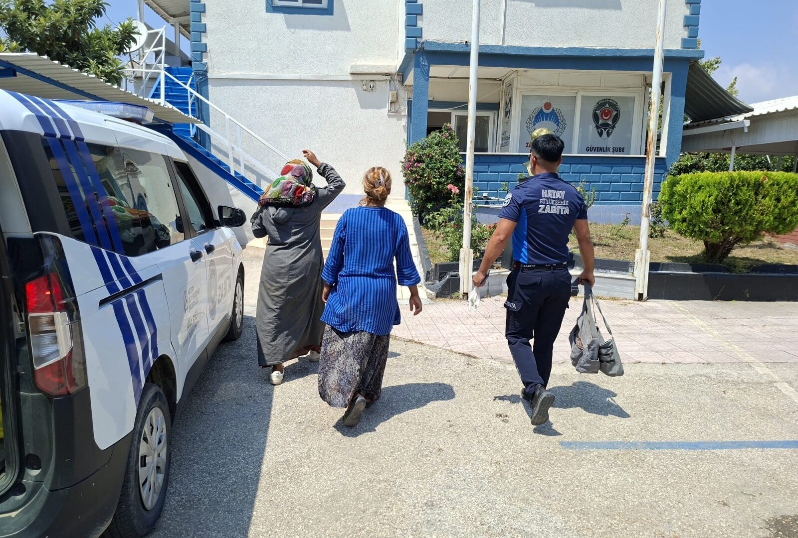 Dilenciler, zabıtayla karşılaşınca  kaçtılar