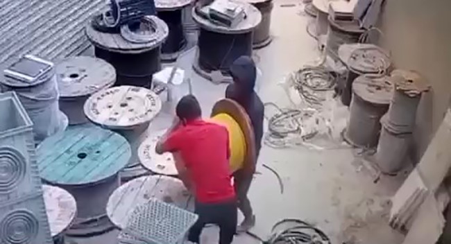 Konteynerlerden kablo çalanlar tutuklandı
