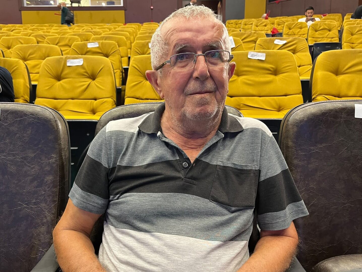 Engelli adam evine kavuşunca gözyaşı döktü