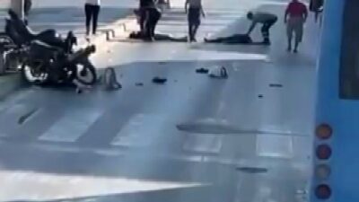 FECİ MOTOSİKLET KAZASI KAMERADA: 72 YAŞINDAKİ SÜRÜCÜ HAYATINI KAYBETTİ