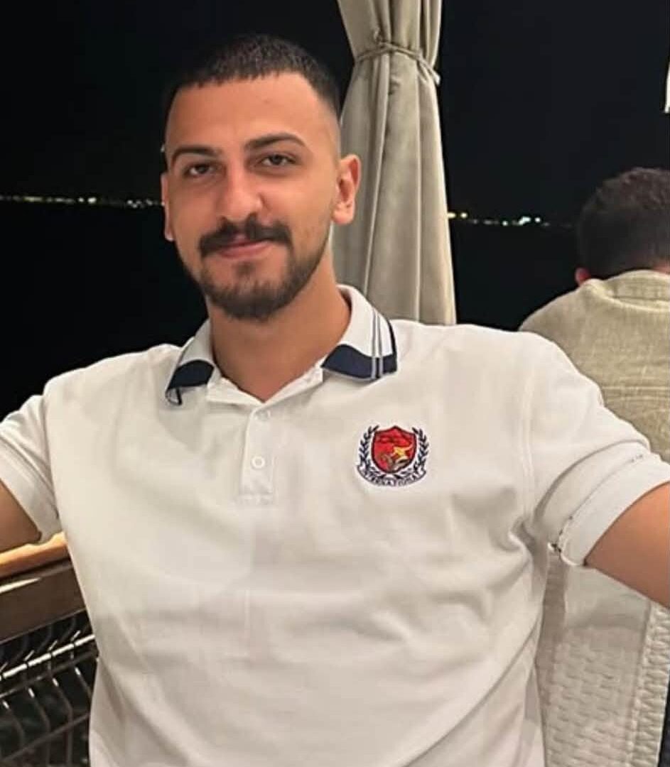 Mert gözyaşlarıyla defnedildi.