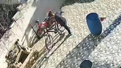 Harçlıklarıyla aldığı bisikleti evinin önünden çalınd.