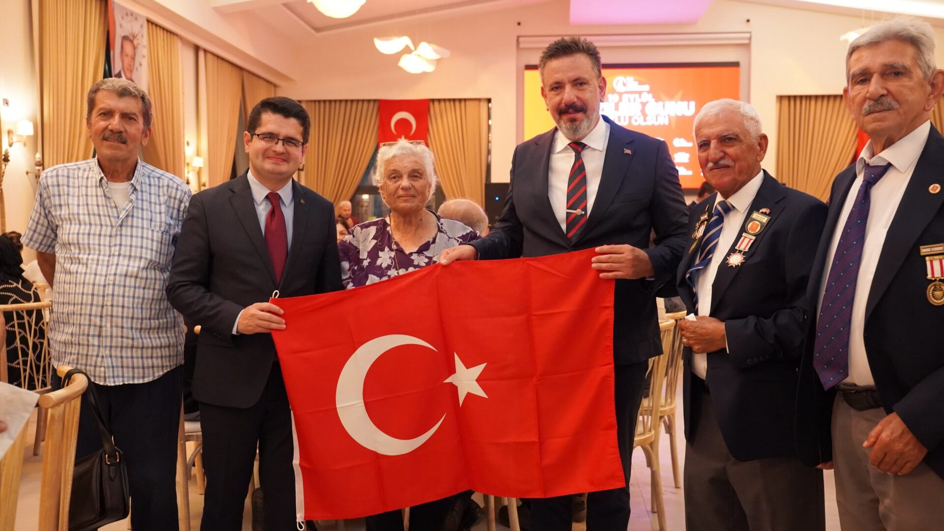 Başkan Üstün  gazilerle bir araya geldi.
