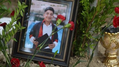 ARAÇ KLİMASINDAKİ GAZ PATLAMASI NEDENİYLE HAYATINI KAYBEDEN 13 YAŞINDAKİ ÇIRAK, SON YOLCULUĞUNA UĞURLANDI İŞ YERİNDE 2 AY ÖNCE ÇALIŞMAYA BAŞLAMIŞ