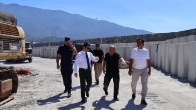 ARSUZ’DA BALIKÇI BARINAĞINDA YENİLEME ÇALIŞMALARI SÜRÜYOR