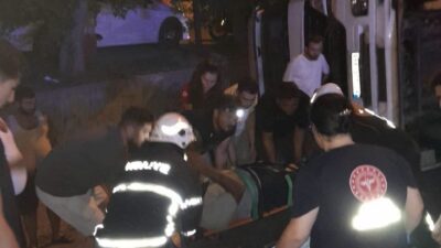 BELEN’DE DEVRİLEN KAMYONUN SÜRÜCÜSÜ YARALANDI