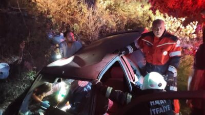 KONTROLDEN ÇIKAN OTOMOBİL ORMANLIK ALANA UÇTU: 4 YARALI