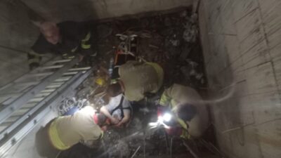 DEFNE’DE İNŞAAT HALİNDEKİ BİNANIN ASANSÖR BOŞLUĞUNA DÜŞEN ŞAHIS YARALANDI