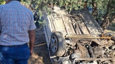ALTINÖZÜ’NDE OTOMOBİL ZEYTİNLİĞE UÇTU: 1 YARALI