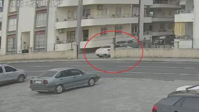 OYUN OYNAYAN 4 YAŞINDAKİ ÇOCUK, GERİ MANEVRA YAPAN OTOMOBİLİN ALTINDA KALDI