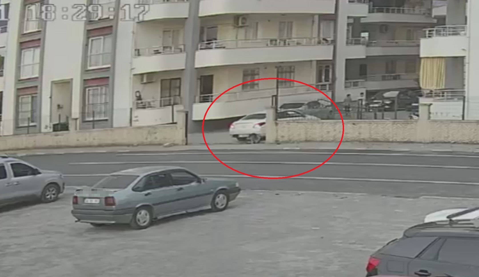 4 yaşındaki çocuğa,otomobil çarptı