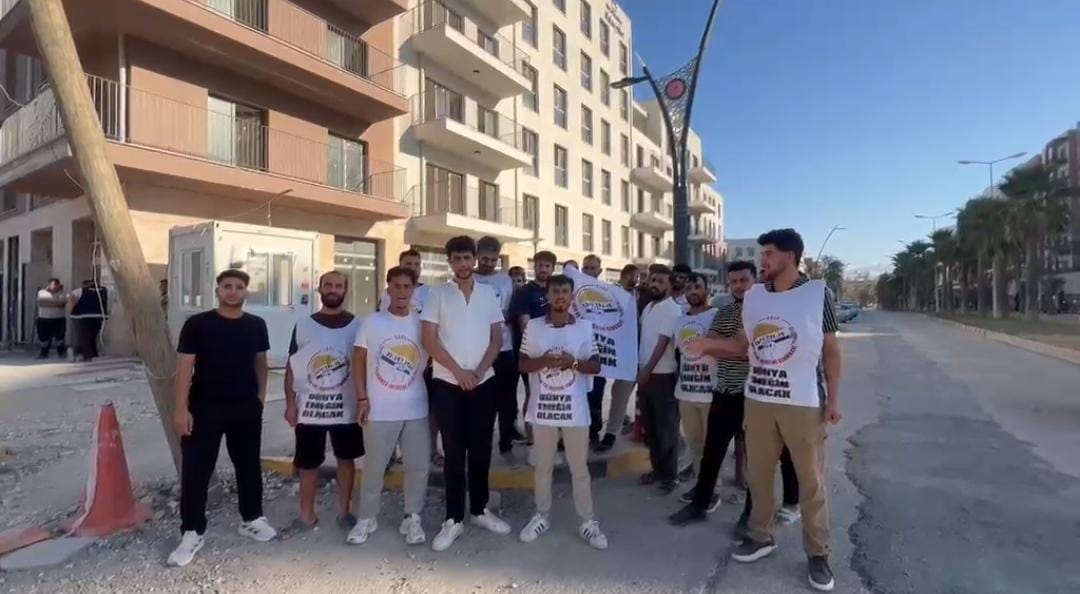 Aylardır maaş  alamayan işçiler eylemde