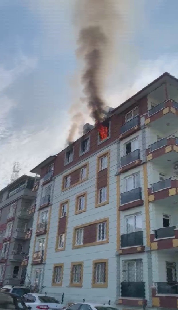 5 kişilik ailenin yaşadığı evde yangın
